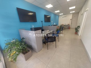 Ufficio in Affitto a Pontedera, 1'000€, 100 m²