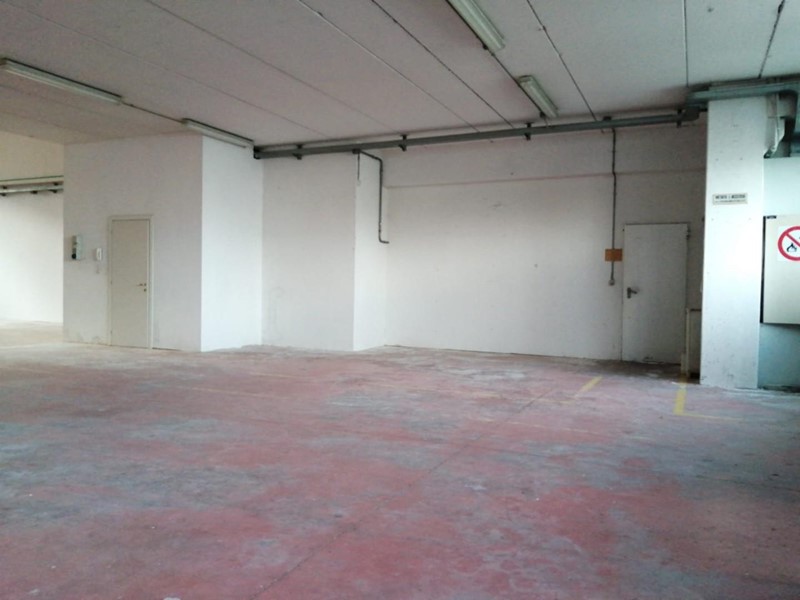 Capannone in Affitto a Cascina, 1'900€, 320 m²