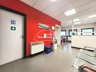 Ufficio in Affitto a Capannori, zona Lammari, 900€, 92 m²