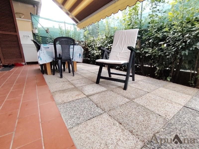 Trilocale in Vendita a Massa, zona Marina di Massa, 259'000€, 65 m², arredato, con Box