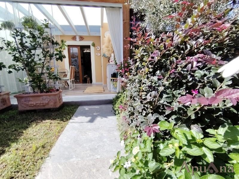 Villetta a schiera in Vendita a Massa, zona Marina di Massa, 280'000&euro;, 100 m², arredato