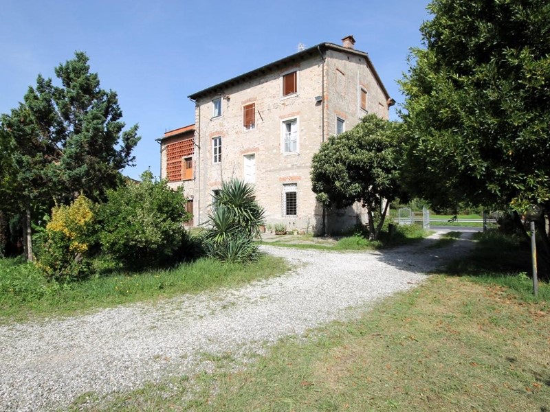 Casa di corte in Vendita a Lucca, zona Sant'Alessio, 350'000€, 450 m², arredato
