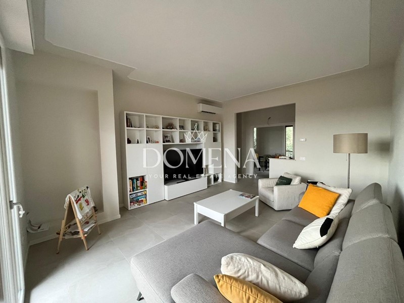 Appartamento in Vendita a Siena, 440'000€, 120 m², arredato, con Box