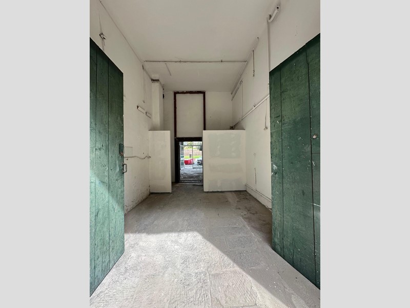 Immobile commerciale in Vendita a Lucca, zona Arancio, 165'000€, 60 m²