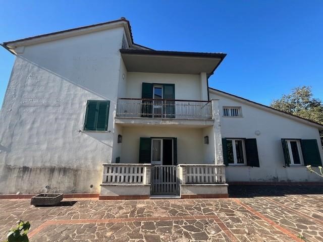 Casa Indipendente in Vendita a Palaia, zona Montanelli, 210'000€, 193 m²