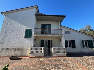 Casa Indipendente in Vendita a Palaia, zona Montanelli, 210'000€, 193 m²