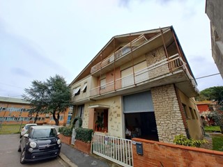 Casa Indipendente in Vendita a Ponsacco, 229'000€, 200 m², con Box