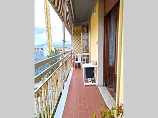 Appartamento in Vendita a Carrara, zona Marina di Carrara, 210'000€, 80 m², arredato, con Box