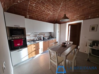 Casa Indipendente in Vendita a Lamporecchio, 180'000€, 100 m²