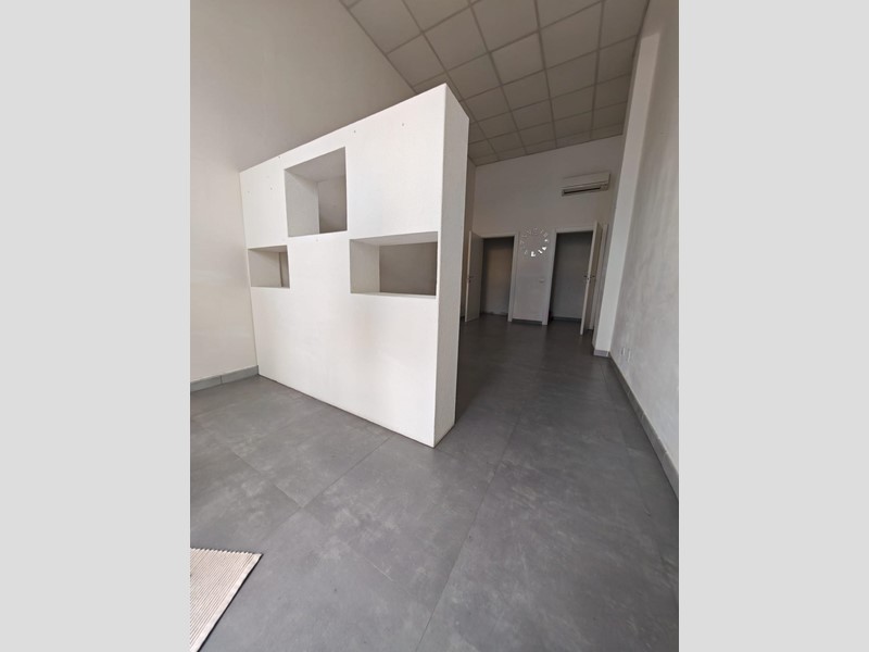 Immobile commerciale in Affitto a Carrara, zona Marina di Carrara, 750€, 40 m²