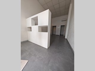Immobile commerciale in Affitto a Carrara, zona Marina di Carrara, 750€, 40 m²