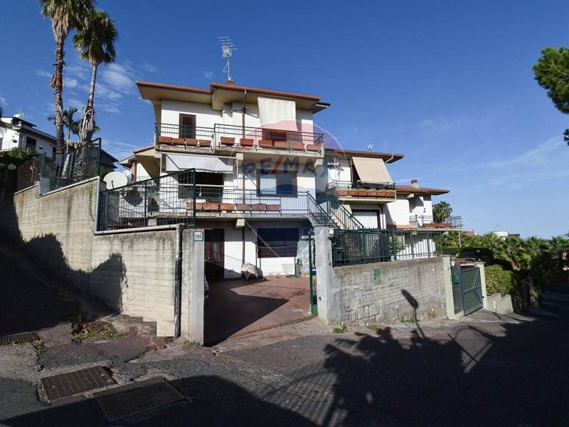 Villa in Vendita a Aci Catena, 309'000€, 170 m²