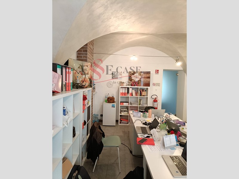 Attività commerciale in Vendita a Albino, 65'000€, 45 m²