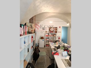 Attività commerciale in Vendita a Albino, 65'000€, 45 m²