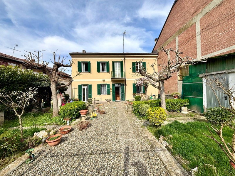 Casa Indipendente in Vendita a Alessandria, 140'000€, 130 m²