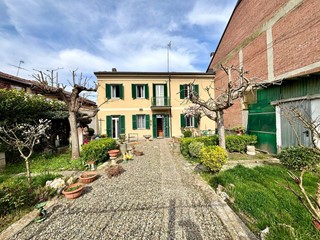 Casa Indipendente in Vendita a Alessandria, 140'000€, 130 m²