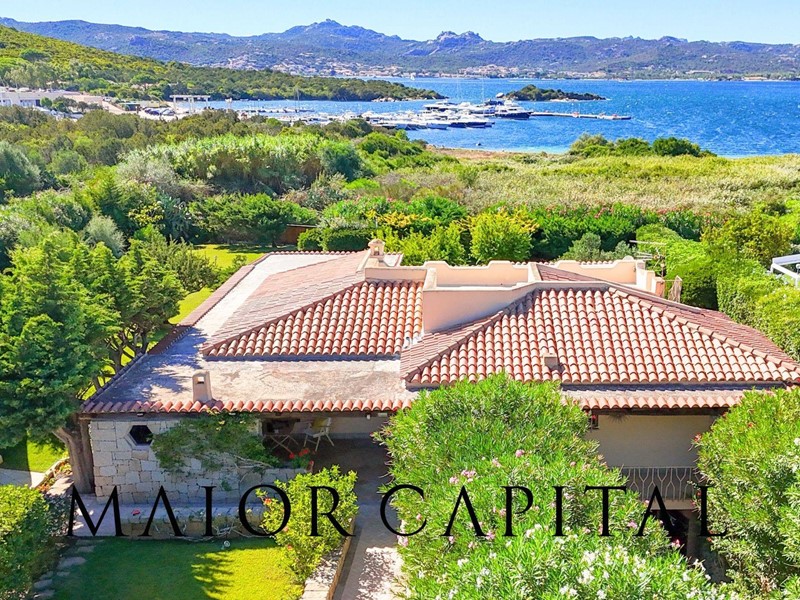 Villa in Vendita a Arzachena, 1'650'000&euro;, 450 m²