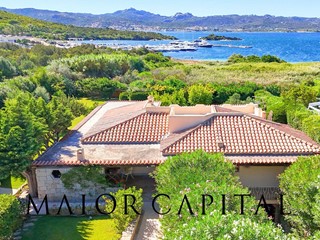 Villa in Vendita a Arzachena, 1'650'000&euro;, 450 m²