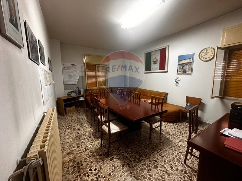 Ufficio in Vendita a Benevento, 79'000€, 104 m²