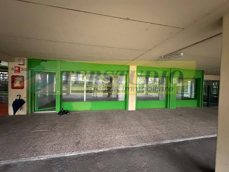 Negozio in Vendita a Bergamo, 135'000€, 127 m²