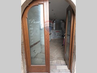 Immobile commerciale in Vendita a Vico del Gargano, 78'500€, 73 m²