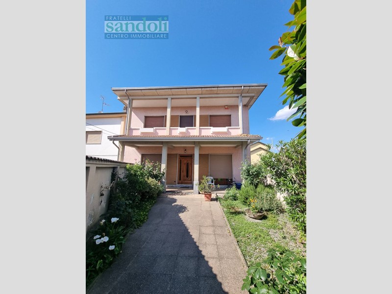 Casa Indipendente in Vendita a Villata, 140'000€, 190 m², con Box