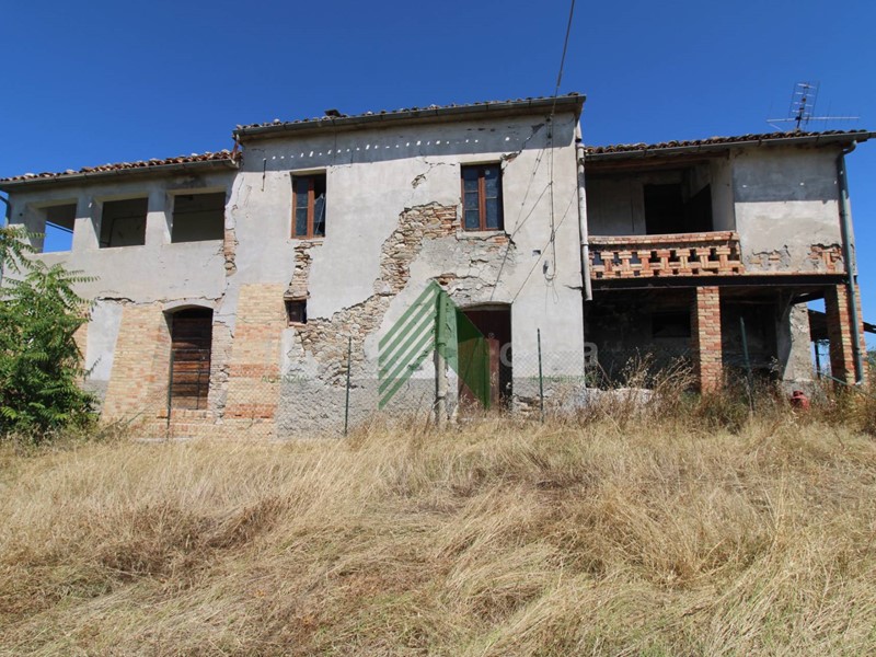 Rustico in Vendita a Teramo, 300'000€, 300 m²