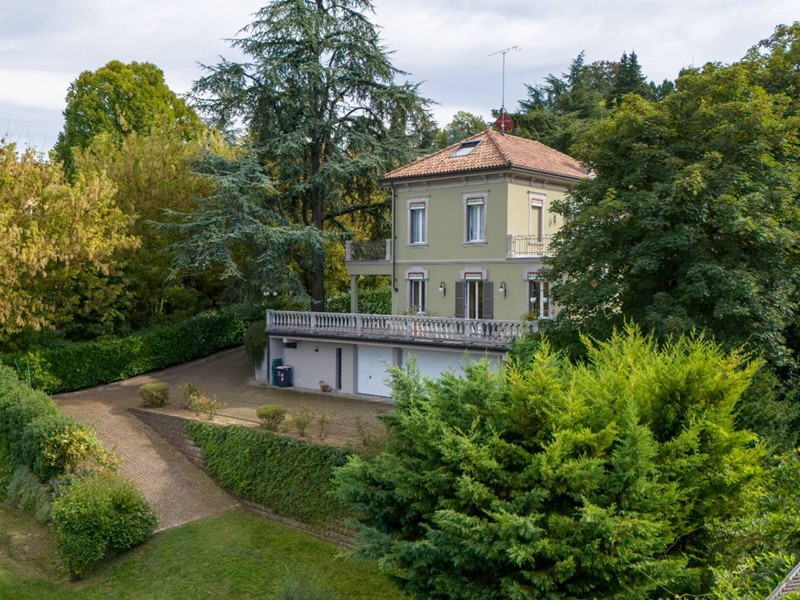 Villa in Vendita a Tortona, 790'000€, 400 m²
