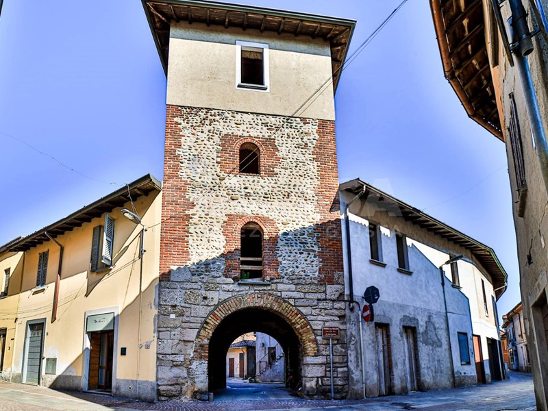 Ufficio in Affitto a Trezzo sull'Adda, 550€, 62 m²