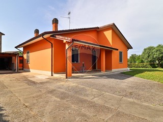 Villa in Vendita a Scandolara Ravara, 155'000&euro;, 126 m², con Box