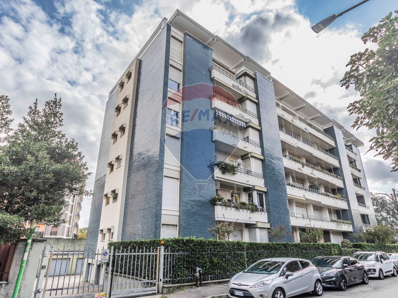 Trilocale in Vendita a Rho, 240'000€, 90 m²