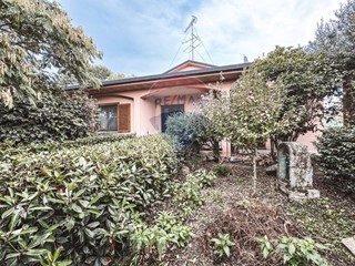 Villa in Vendita a Rosasco, 115'000€, 153 m²