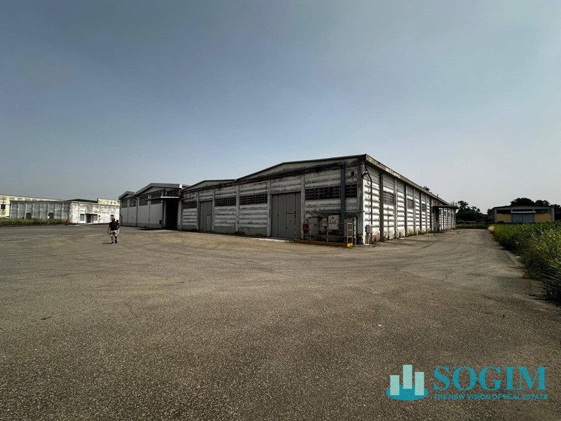 Capannone in Vendita a Casalpusterlengo, 2'850'000€, 7960 m²