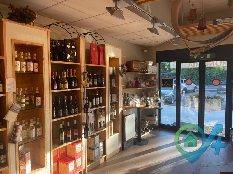 Attività commerciale in Vendita a Bosco Chiesanuova, 75'000€, 130 m²
