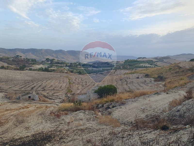 Terreno agricolo in Vendita a Caltagirone, 210'000€, 136867 m²