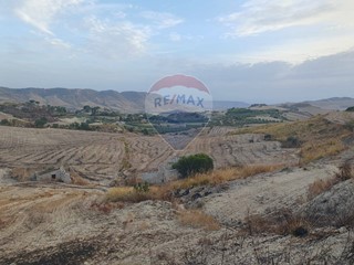 Terreno agricolo in Vendita a Caltagirone, 210'000€, 136867 m²