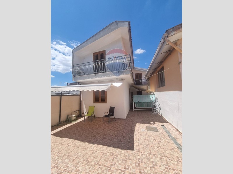 Casa Indipendente in Vendita a Catania, 175'000&euro;, 160 m²