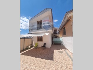 Casa Indipendente in Vendita a Catania, 175'000&euro;, 160 m²