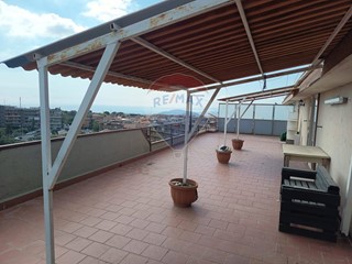 Appartamento in Vendita a Catania, 140'000&euro;, 115 m², con Box