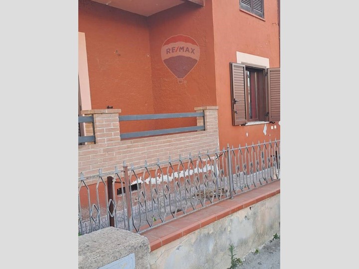 Casa Indipendente in Vendita a Cellole, 230'000€, 142 m²