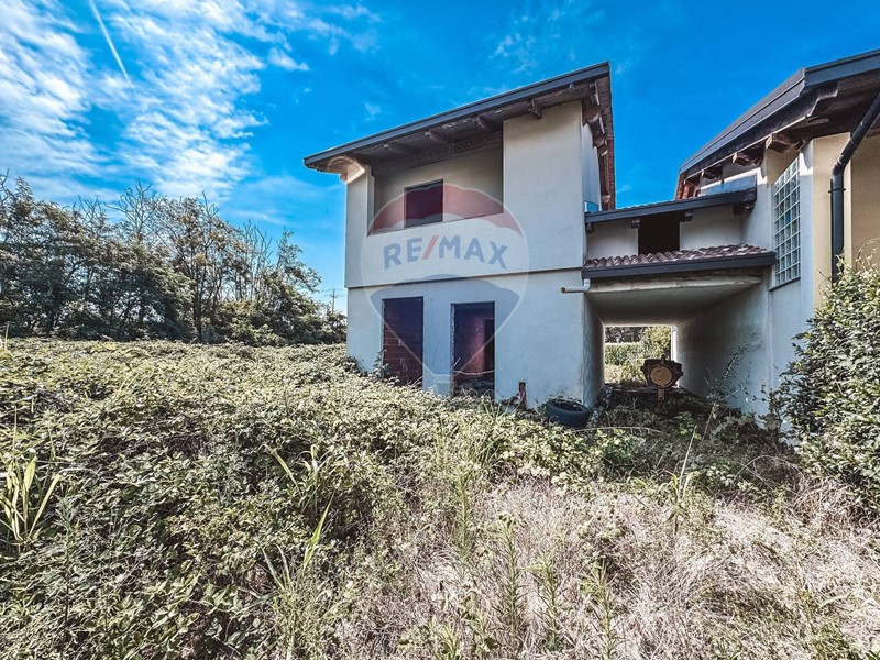 Villetta a schiera in Vendita a Confienza, 69'000€, 130 m²