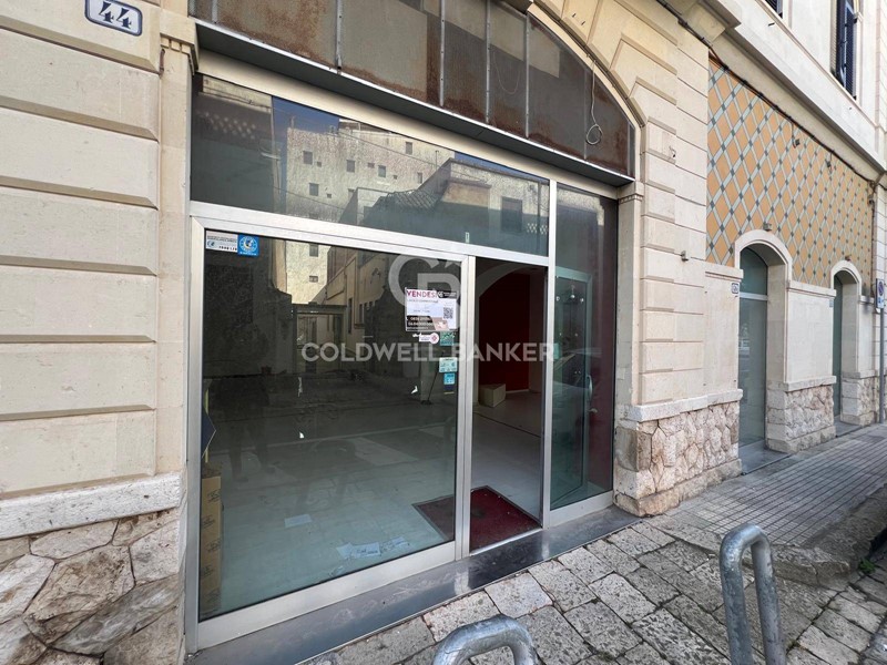 Immobile commerciale in Affitto a Galatina, 1'200€, 215 m²