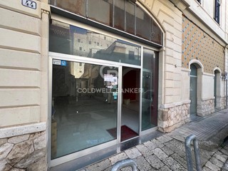 Immobile commerciale in Affitto a Galatina, 1'200€, 215 m²