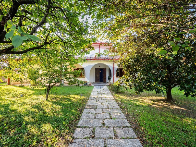 Villa in Vendita a Gazoldo degli Ippoliti, 299'000&euro;, 444 m²
