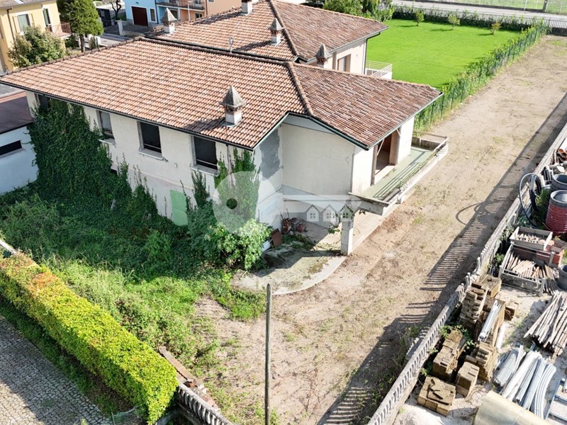 Casa Semi Indipendente in Vendita a Isorella, 135'000€, 190 m²