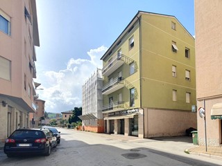 Attività commerciale in Vendita a Fabriano, 60'000€, 200 m²