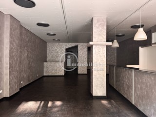 Negozio in Affitto a Milano, 8'000€, 230 m²
