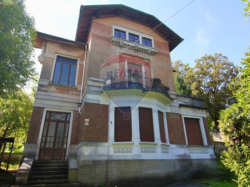 Villa in Vendita a Malnate, 295'000€, 383 m²