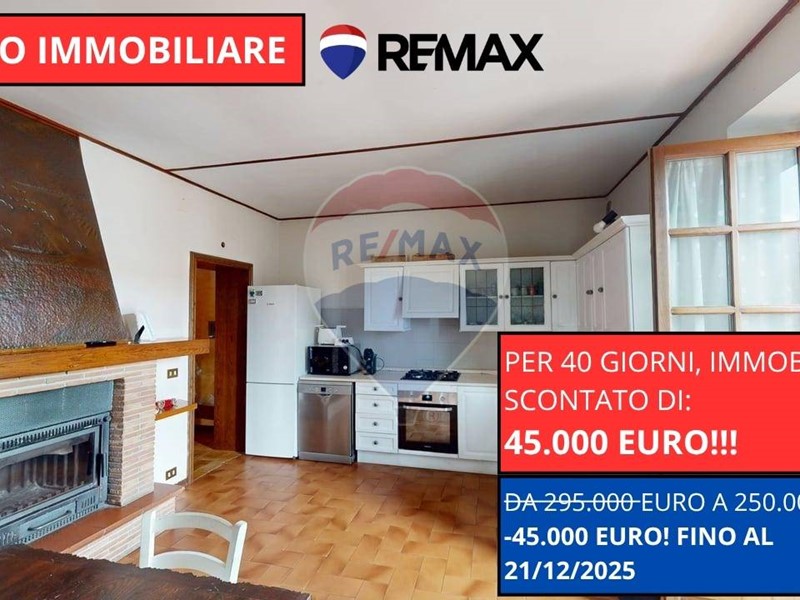 Villa in Vendita a Massarosa, 250'000&euro;, 303 m²