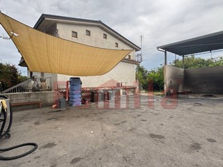 Immobile commerciale in Affitto a Mugnano del Cardinale, 500€, 250 m²